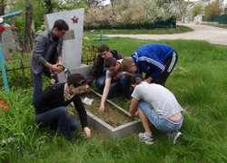 Схиляємо голови перед подвигами наших пращурів