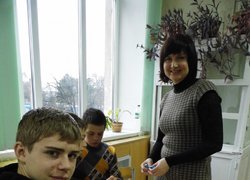 Школярі ЗОШ № 1 разом з представниками кафедри маркетингу УНУС приєдналися до загальноміської акції «Поділися теплом із солдатом»