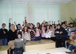 Школярі ЗОШ № 1 разом з представниками кафедри маркетингу УНУС приєдналися до загальноміської акції «Поділися теплом із солдатом»