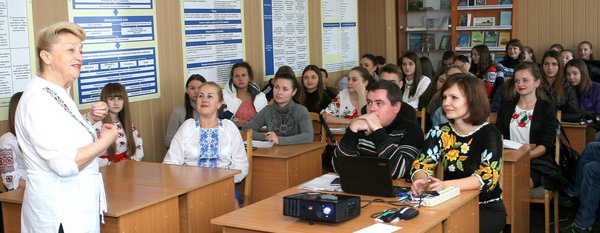 В Уманському НУС пройшла виставка «Дивосвіт розписів»