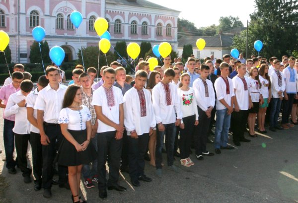 Студенти факультету агрономії  на урочистій лінійці