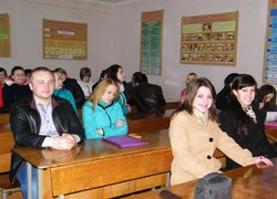 Учасники  науково-практичного семінару зацікавлено слухають доповідачів