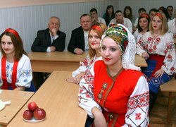 Допоки Ви бороните кордони, ми збережемо Україну тут!
