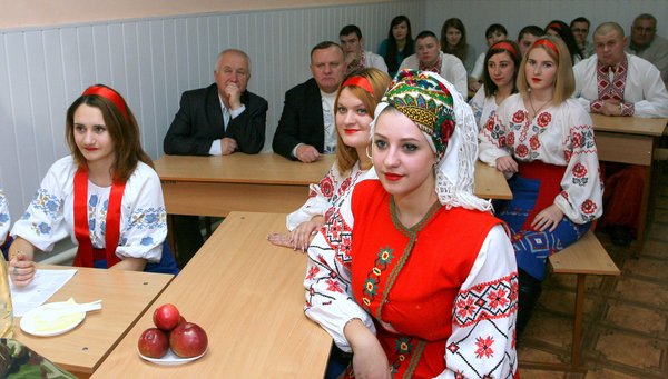 Допоки Ви бороните кордони, ми збережемо Україну тут!