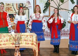 Допоки Ви бороните кордони, ми збережемо Україну тут!