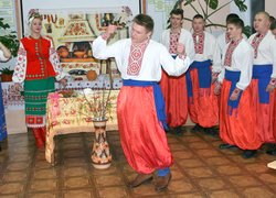Допоки Ви бороните кордони, ми збережемо Україну тут!