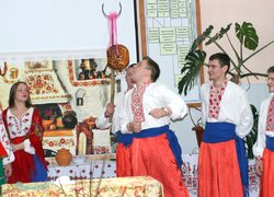 Допоки Ви бороните кордони, ми збережемо Україну тут!