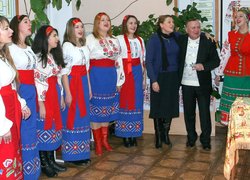 Допоки Ви бороните кордони, ми збережемо Україну тут!