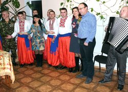 Допоки Ви бороните кордони, ми збережемо Україну тут!