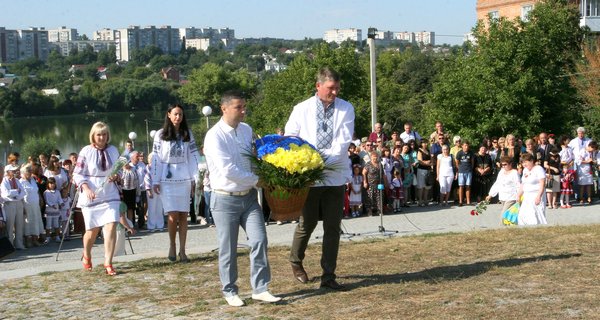 Україна є, Україна завжди буде, нікому не зламати наш народ!