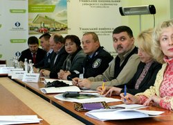 Засідання круглого столу «Життя біля автомагістралей: проблеми безпеки дорожнього руху»