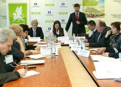 Засідання круглого столу «Життя біля автомагістралей: проблеми безпеки дорожнього руху»