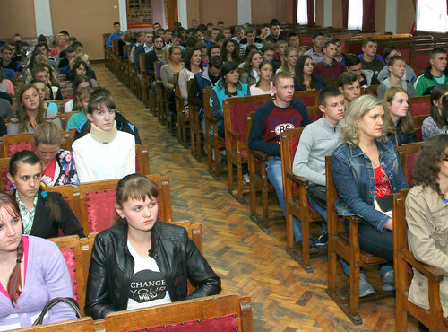 Першокурсники знайомляться з керівництвом університету