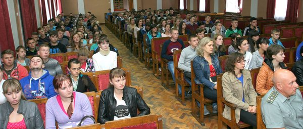 Першокурсники знайомляться з керівництвом університету