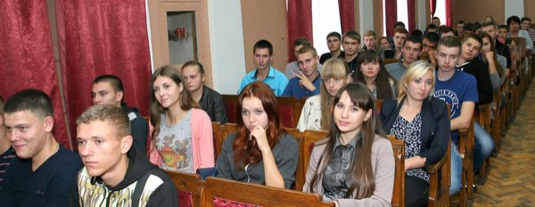 Першокурсники знайомляться з керівництвом університету