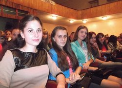Похід в театр на виставу «За двома зайцями»