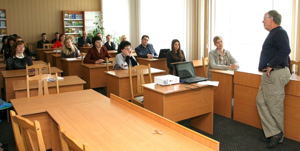 Університет відвідав професор Університету штату Огайо Стенлі Томпсон