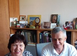 Професори Елжбета Розпара (польський Інститут садівництва) та Олександр Мельник (УНУС) обговорюють програму візиту