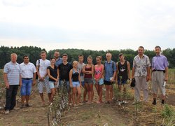 Організатори, журі та учасники конкурсу окулірувальників ім. О. С. Андрієнка (Уманський НУС, 2015 р.): зліва – направо: Роман Длугоборський (директор ННВВ), Ігор Мединський (журі), Вадим Вовк (21-п), Вікторія Дробот (22-п),  Юрій Мельник (журі), Денис Пугач (22-п), Юлія Богомаз (21-зр), Артем Кротюк (21-зр), Альона Гуржій (21-зр),  Вікторія Іщенко (21-п), Олексій Добродзій (22-п), Ігор Бутковський (21-п), Роман Буцик (журі), Володимир Майборода (голова журі)