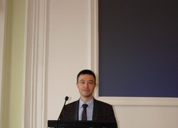 Доцент Олександр Пушка під час виступу на секційному засіданні