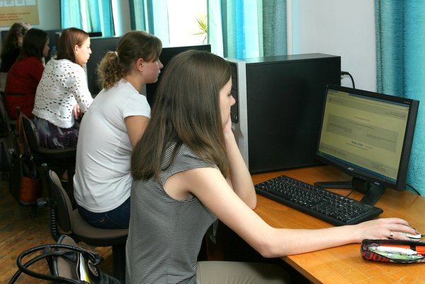 Науково-методична комісія з інформатизації закладів освіти  Науково-методичної ради Міністерства освіти і науки України рекомендує