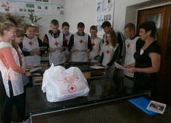 На  фото із головою профкому, головою первинної  організації Товариства Червоного Хреста НУС  М.І.Парубок - актив, волонтери