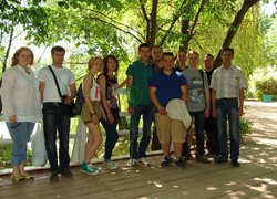 Захисники рослин на практичному занятті в саду