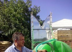 Директор Смульський О.І. про сконструйований власноруч обприскувач
