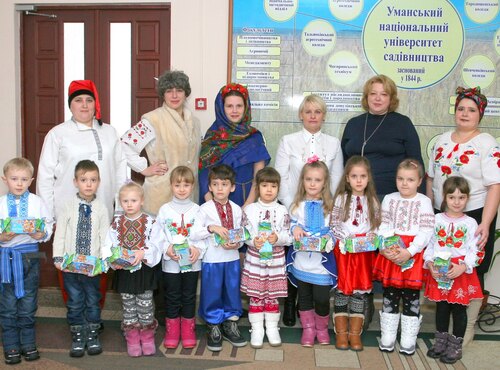 До Уманського НУС завітали щедрувальники