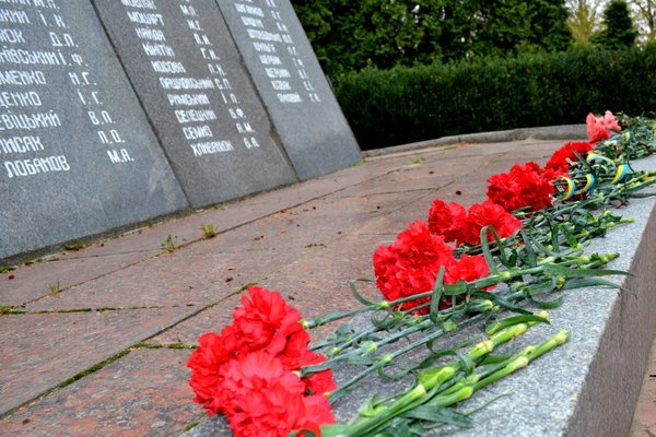 Збережемо пам'ять про подвиг попередників заради майбуття наступних поколінь!