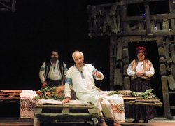 Переживання студентів за «Украденим щастям»