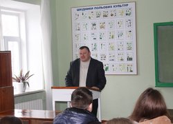 декан факультету плодоовочівництва, екології та захисту рослин, кандидат с.-г. наук – Сергій Щетина