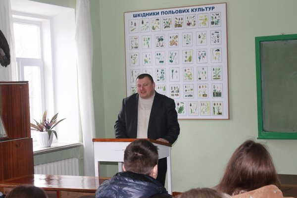 декан факультету плодоовочівництва, екології та захисту рослин, кандидат с.-г. наук – Сергій Щетина