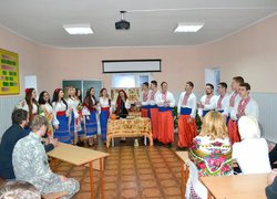 Діліться теплом своїх сердець!