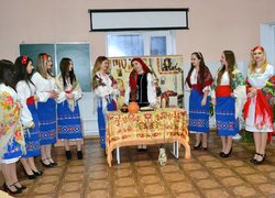 Діліться теплом своїх сердець!
