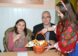 Діліться теплом своїх сердець!