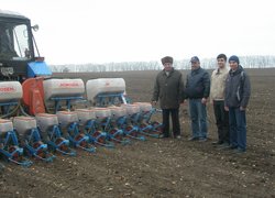 ▓з представником Уманської РДА та головним агрономом господарства