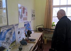 У навчальній лабораторії з гідроприводу