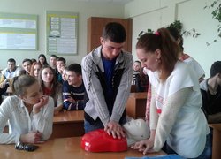 Допоможи іншим. Приєднуйся до руху «Червоного Хреста»