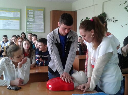 Допоможи іншим. Приєднуйся до руху «Червоного Хреста»