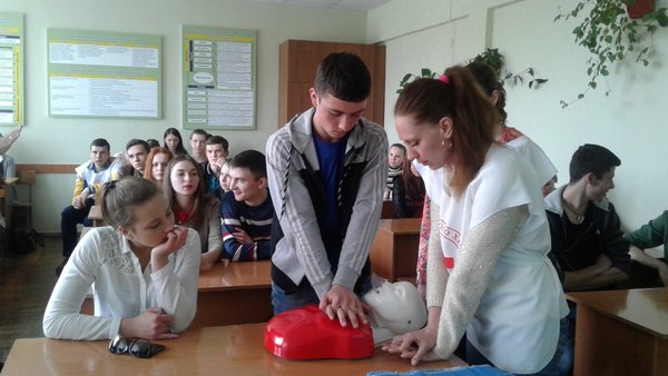 Допоможи іншим. Приєднуйся до руху «Червоного Хреста»