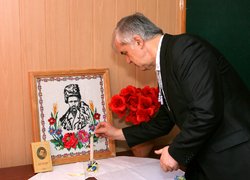Свою Україну любіть!