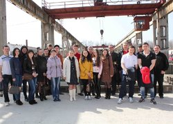 Менеджери продовжують вивчати управлінський досвід на промислових підприємствах