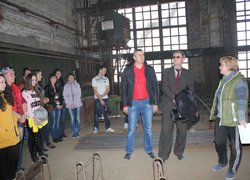 Менеджери продовжують вивчати управлінський досвід на промислових підприємствах