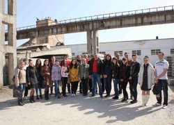 Менеджери продовжують вивчати управлінський досвід на промислових підприємствах