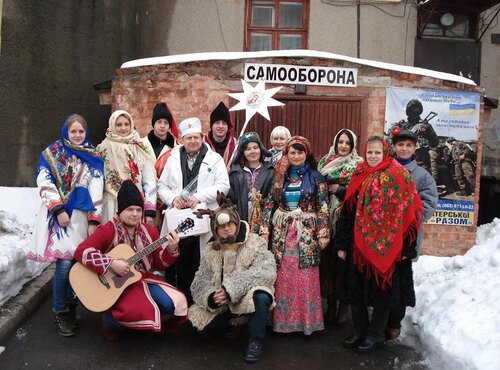 Щедрик, щедрик, щедрівочка, прилетіла ластівочка….