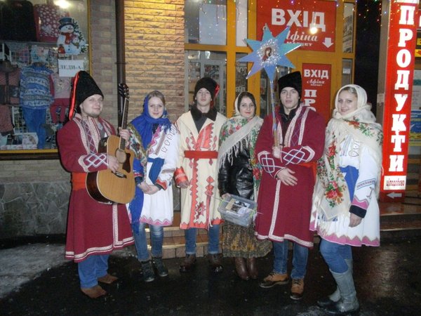 Щедрик, щедрик, щедрівочка, прилетіла ластівочка….