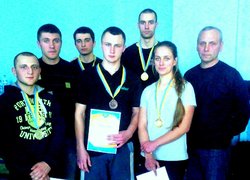 команда УНУС з гир.спорту