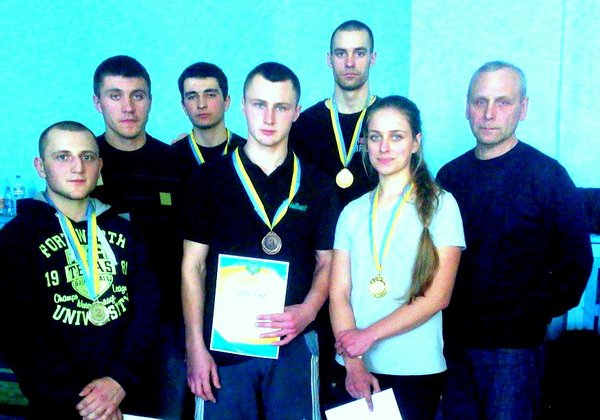 команда УНУС з гир.спорту