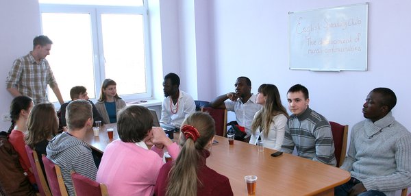 Вивчай іноземну мову разом із Speaking Club Уманського НУС!